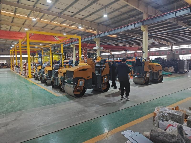 小型壓路機價格不能盲從，先把知識來學起！